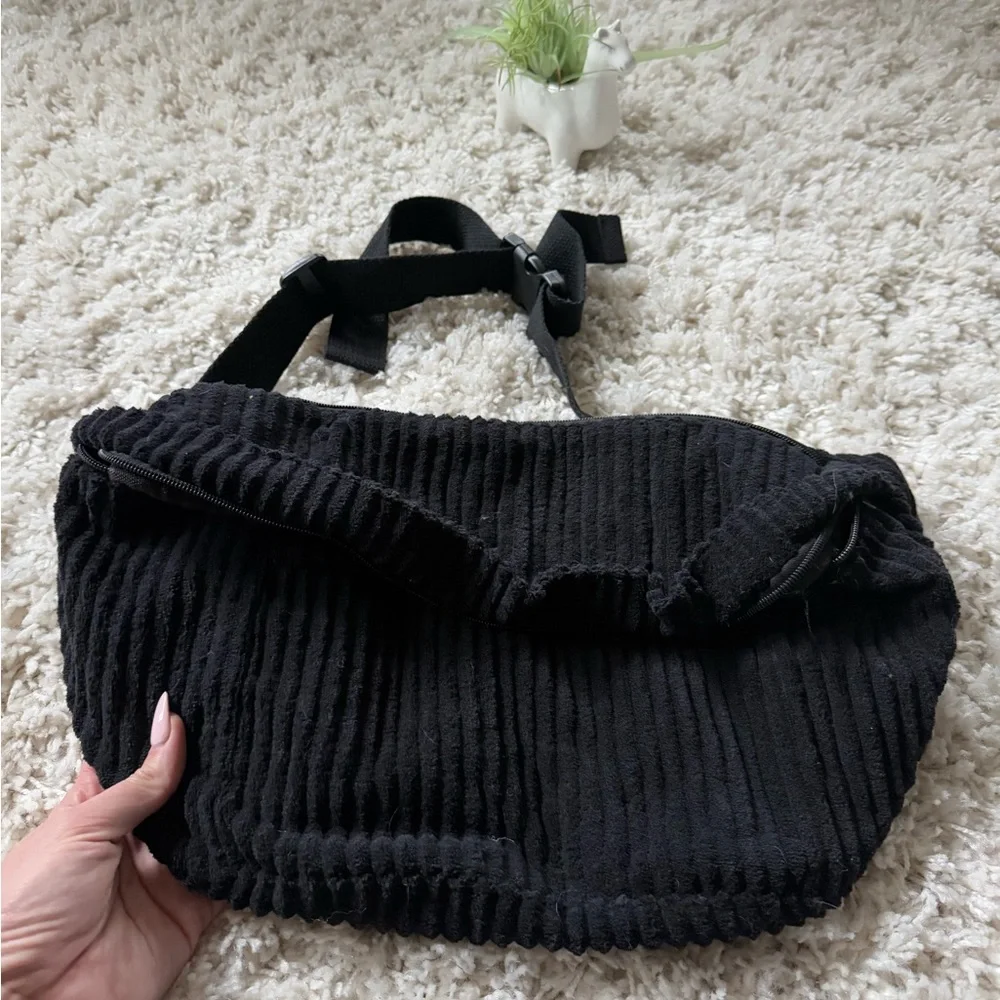 Brand new cute unique black fuzzy oversized over the shoulder purse hand…